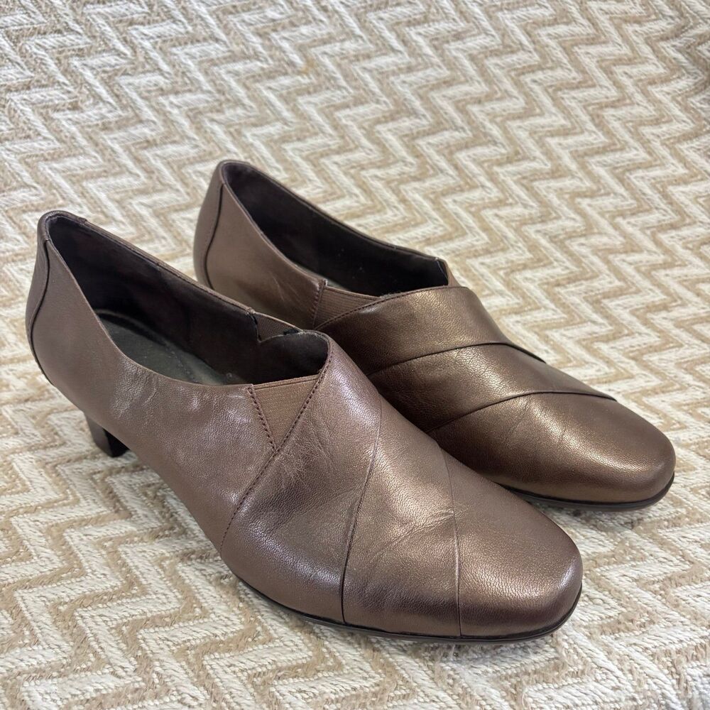 Aravon by New Balance Women's Elizabeth Leather Slip On Pump Bronze Size 12
